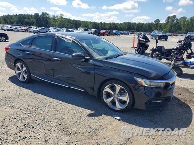 Czwarte zdjęcie samochodu z boku: 2018 HONDA ACCORD TOURING VIN:1HGCV1F96JA003458 - miniatura