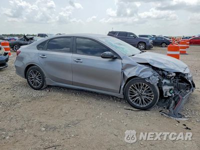 Czwarte zdjęcie samochodu z boku: 2022 KIA FORTE GT LINE VIN:3KPF54AD1NE481749 - miniatura