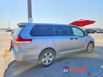 Trzecie zdjęcie samochodu z tyłu: 2012 TOYOTA SIENNA BASE 7-PASSENGER VIN:5TDZK3DC0CS199995 - miniatura