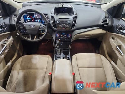 Zdjęcie 8 z 13 samochodu: 2018 FORD ESCAPE SE VIN:1FMCU9GD2JUA75321 - miniatura