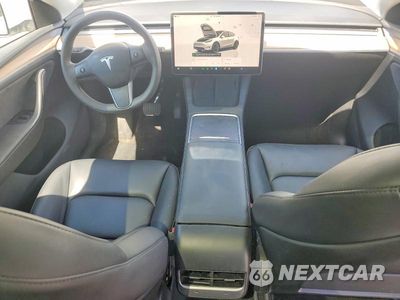 Zdjęcie 8 z 13 samochodu: 2024 TESLA MODEL Y VIN:7SAYGDEE2RA218790 - miniatura