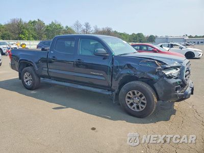 Czwarte zdjęcie samochodu z boku: 2017 TOYOTA TACOMA SR5 V6 VIN:3TMDZ5BN5HM023778 - miniatura