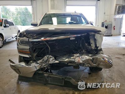 Piąte zdjęcie samochodu w środku: 2018 CHEVROLET SILVERADO K1500 LT VIN:3GCUKREC4JG523120 - miniatura