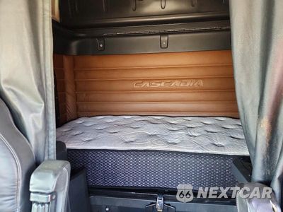 Zdjęcie 10 z 14 samochodu: 2019 FREIGHTLINER CASCADIA 126