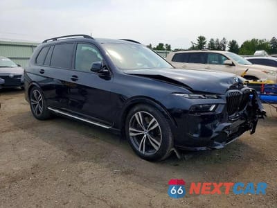 Czwarte zdjęcie samochodu z boku: 2024 BMW X7 XDRIVE40I VIN:5UX23EM00R9S12315 - miniatura