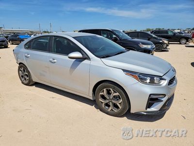 Czwarte zdjęcie samochodu z boku: 2019 KIA FORTE LXS VIN:3KPF24AD1KE136886 - miniatura