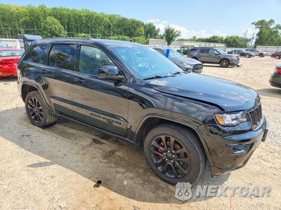 Czwarte zdjęcie samochodu z boku: 2017 JEEP GRAND CHEROKEE LAREDO VIN:1C4RJFAGXHC951898 - miniatura