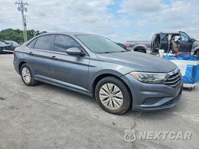 Czwarte zdjęcie samochodu z boku: 2019 VOLKSWAGEN JETTA S VIN:3VWC57BU4KM093478 - miniatura