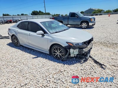 Czwarte zdjęcie samochodu z boku: 2022 TOYOTA CAMRY HYBRID SE VIN:4T1G31AK3NU044274 - miniatura