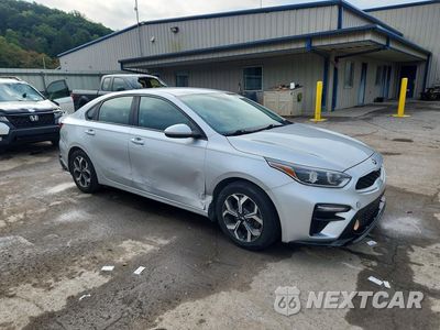 Czwarte zdjęcie samochodu z boku: 2020 KIA FORTE LXS VIN:3KPF24AD1LE157559 - miniatura