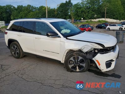 Czwarte zdjęcie samochodu z boku: 2023 JEEP GRAND CHEROKEE LIMITED 4XE VIN:1C4RJYB61P8874843 - miniatura