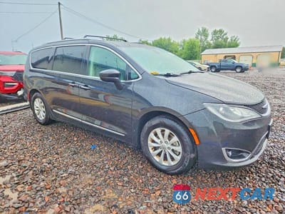 Czwarte zdjęcie samochodu z boku: 2019 CHRYSLER PACIFICA TOURING L VIN:2C4RC1BGXKR732370 - miniatura