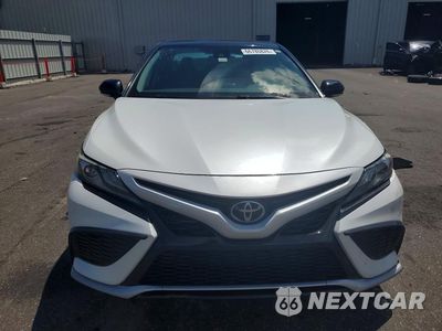 Piąte zdjęcie samochodu w środku: 2022 TOYOTA CAMRY XSE VIN:4T1K61AK0NU002016 - miniatura