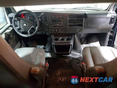 Zdjęcie 8 z 13 samochodu: 2011 CHEVROLET EXPRESS G3500 LS VIN:1GAZGZFG3B1159922 - miniatura