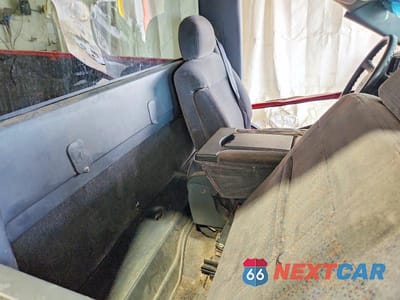 Zdjęcie 10 z 12 samochodu: 2001 CHEVROLET SILVERADO C1500 VIN:1GCEC14W01Z263104 - miniatura