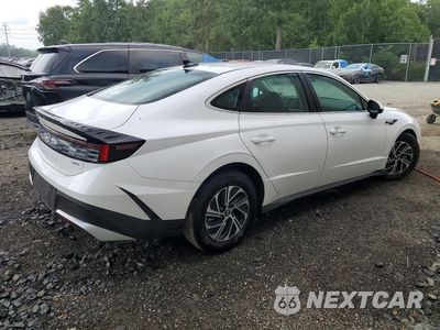 Trzecie zdjęcie samochodu z tyłu: 2026 HYUNDAI SONATA HYBRID BLUE VIN:KMHL24JJ7TA171618 - miniatura