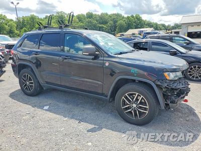 Czwarte zdjęcie samochodu z boku: 2017 JEEP GRAND CHEROKEE TRAILHAWK VIN:1C4RJFLT7HC842969 - miniatura