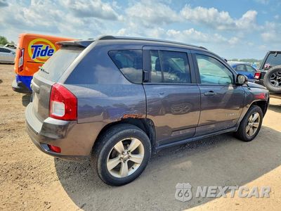 Trzecie zdjęcie samochodu z tyłu: 2016 JEEP COMPASS SPORT VIN:1C4NJDBB9GD646276 - miniatura