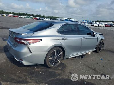 Trzecie zdjęcie samochodu z tyłu: 2018 TOYOTA CAMRY XSE VIN:4T1B61HK8JU142945 - miniatura