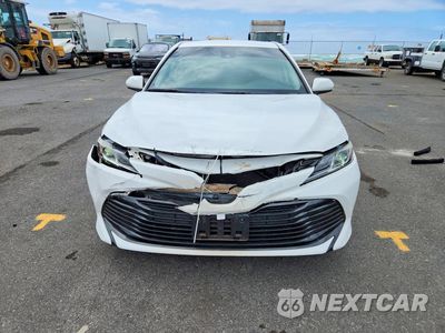 Piąte zdjęcie samochodu w środku: 2019 TOYOTA CAMRY L VIN:4T1B11HKXKU723329 - miniatura