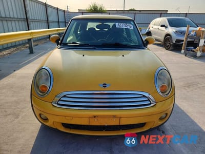 Piąte zdjęcie samochodu w środku: 2009 MINI COOPER VIN:WMWMF33509TU70997 - miniatura