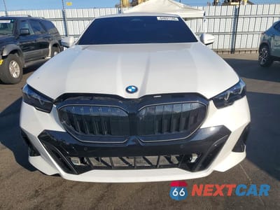 Piąte zdjęcie samochodu w środku: 2024 BMW 530 I VIN:WBA43FJ05RCS99097 - miniatura