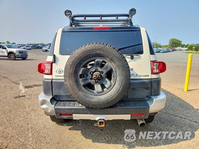 Zdjęcie 6 z 13 samochodu: 2011 TOYOTA FJ CRUISER BASE VIN:JTEBU4BF5BK108249 - miniatura