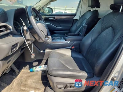 Zdjęcie 7 z 12 samochodu: 2020 TOYOTA HIGHLANDER HYBRID PLATINUM VIN:5TDEBRCH4LS005421 - miniatura