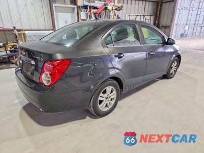 Trzecie zdjęcie samochodu z tyłu: 2014 CHEVROLET SONIC LT VIN:1G1JC5SB3E4139250 - miniatura
