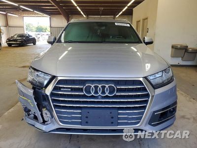 Piąte zdjęcie samochodu w środku: 2017 AUDI Q7 PRESTIGE VIN:WA1VAAF77HD054827 - miniatura