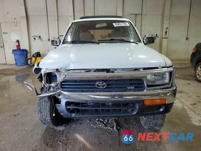 Piąte zdjęcie samochodu w środku: 1995 TOYOTA 4RUNNER SR5 V6 VIN:JT3VN39W7S0203846 - miniatura