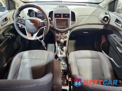 Zdjęcie 8 z 12 samochodu: 2014 CHEVROLET SONIC LT VIN:1G1JC5SB3E4139250 - miniatura
