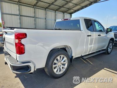 Trzecie zdjęcie samochodu z tyłu: 2022 CHEVROLET SILVERADO C1500 CUSTOM VIN:1GCRABEKXNZ612736 - miniatura