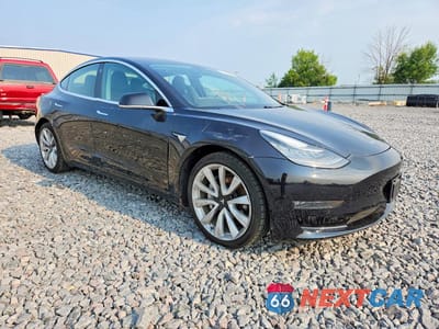 Czwarte zdjęcie samochodu z boku: 2018 TESLA MODEL 3 VIN:5YJ3E1EB6JF071804 - miniatura