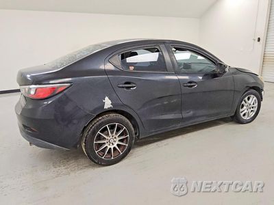 Trzecie zdjęcie samochodu z tyłu: 2017 TOYOTA YARIS IA BASE VIN:3MYDLBYV0HY176456 - miniatura