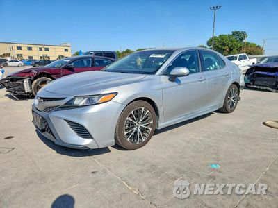 2018 TOYOTA CAMRY SE 4T1B11HK0JU576971 - główne zdjęcie licytacji z USA - miniatura
