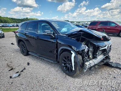Czwarte zdjęcie samochodu z boku: 2022 TOYOTA HIGHLANDER L VIN:5TDCZRAH5NS102636 - miniatura
