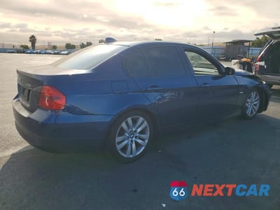 Trzecie zdjęcie samochodu z tyłu: 2006 BMW 325 I VIN:WBAVB13506PS66709 - miniatura