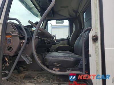 Zdjęcie 7 z 12 samochodu: 2014 VOLVO VNM SEMI TRUCK VIN:4V4MC9EG5EN173868 - miniatura