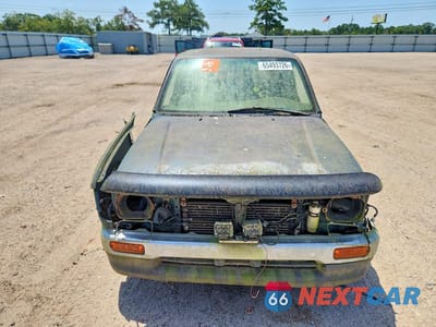 Piąte zdjęcie samochodu w środku: 1996 TOYOTA TACOMA BASE VIN:4TAVL52N9TZ094734 - miniatura