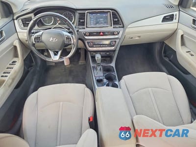 Zdjęcie 8 z 12 samochodu: 2019 HYUNDAI SONATA SEL VIN:5NPE34AF7KH784450 - miniatura