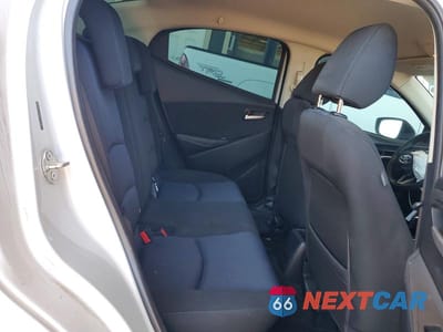 Zdjęcie 10 z 12 samochodu: 2019 TOYOTA YARIS LE VIN:3MYDLBYV5KY514862 - miniatura