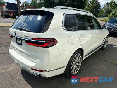 Trzecie zdjęcie samochodu z tyłu: 2025 BMW X7 XDRIVE40I VIN:5UX23EM07S9Y27594 - miniatura