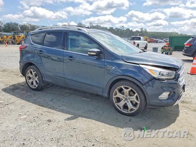 Czwarte zdjęcie samochodu z boku: 2019 FORD ESCAPE TITANIUM VIN:1FMCU9J92KUB78728 - miniatura