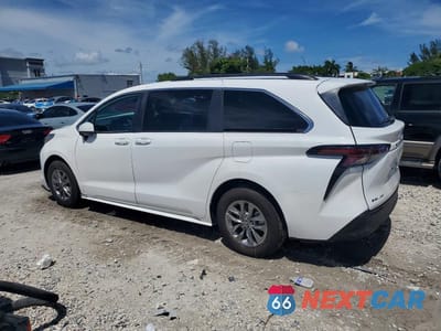 Drugie zdjęcie samochodu z przodu: 2026 TOYOTA SIENNA LE VIN:5TDKSKFC7TS231527 - miniatura