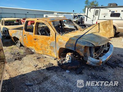 Czwarte zdjęcie samochodu z boku: 2011 CHEVROLET SILVERADO K1500 LT VIN:3GCPKSE3XBG315734 - miniatura