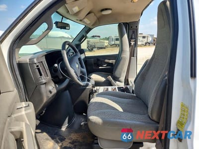 Zdjęcie 7 z 13 samochodu: 2020 CHEVROLET EXPRESS G3500 VIN:1GB3GRCG4L1269482 - miniatura