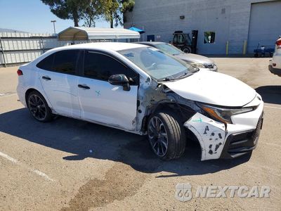 Czwarte zdjęcie samochodu z boku: 2021 TOYOTA COROLLA SE NIGHTSHADE EDITION VIN:5YFS4MCE5MP090690 - miniatura