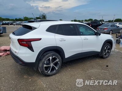 Trzecie zdjęcie samochodu z tyłu: 2024 CHEVROLET TRAX 1RS VIN:KL77LGE2XRC018202 - miniatura