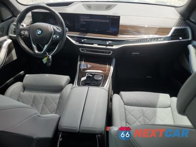 Zdjęcie 8 z 13 samochodu: 2025 BMW X5 XDRIVE40I VIN:5UX23EU0XS9Y20848 - miniatura